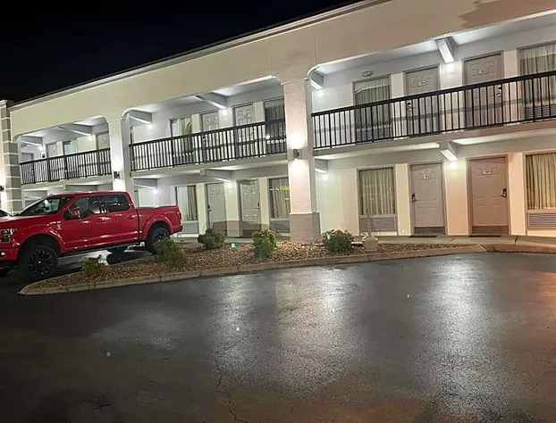 Super 8 by Wyndham Knoxville West/Farragut hotel detail image 3