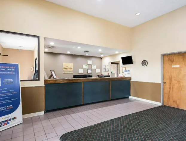 Econo Lodge Inn & Suites Knoxville East hotel detail image 3