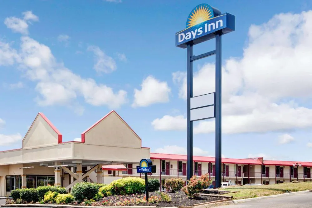 Days Inn by Wyndham Knoxville West hotel hero