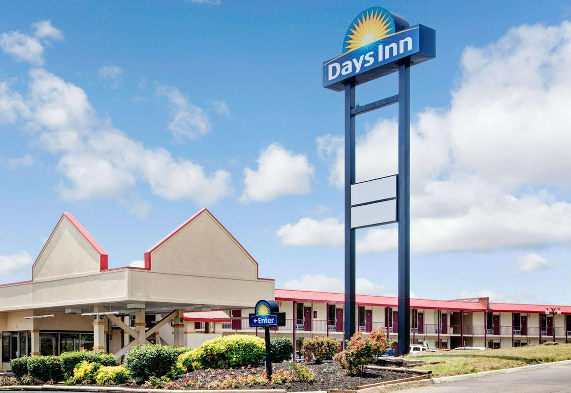 Days Inn by Wyndham Knoxville West hotel hero
