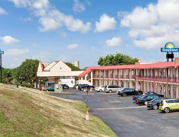 Days Inn by Wyndham Knoxville West hotel detail image 1