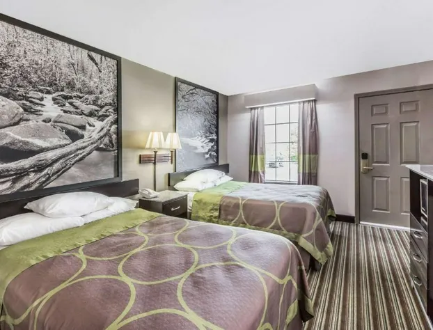 Super 8 by Wyndham Clinton hotel detail image 3