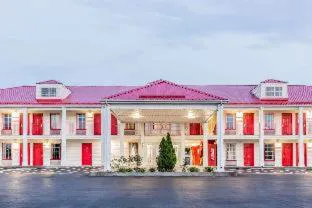 Super 8 by Wyndham Clinton hotel detail image 2