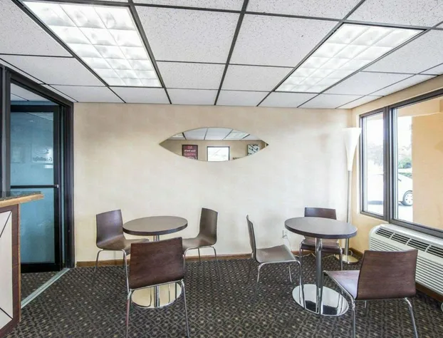 Econo Lodge Knoxville North hotel detail image 2