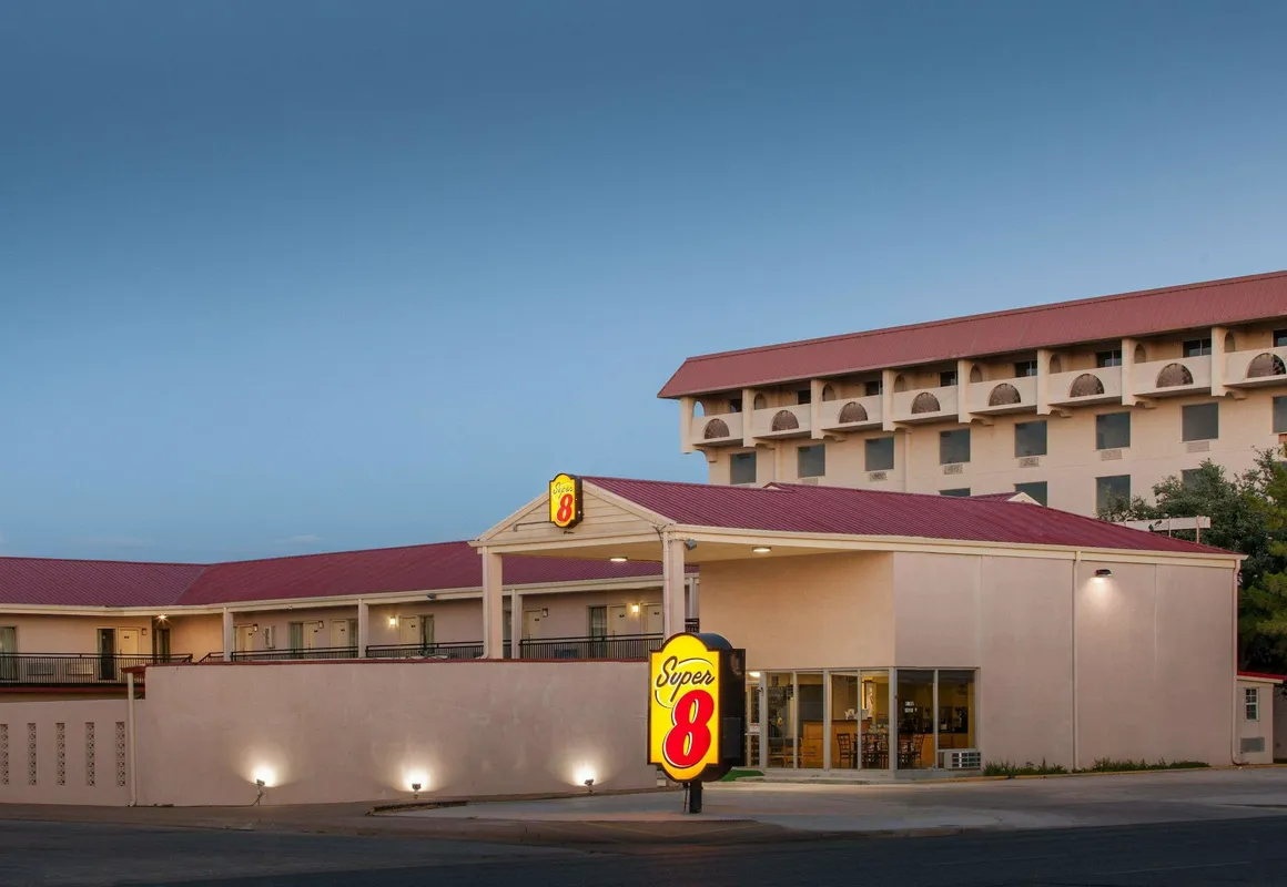 Super 8 by Wyndham Lubbock Civic Center North hotel hero