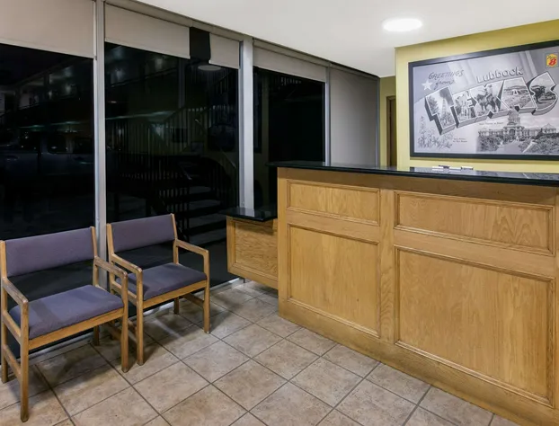 Super 8 by Wyndham Lubbock Civic Center North hotel detail image 2