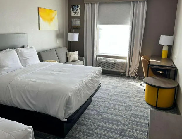 Comfort Inn & Suites hotel detail image 4