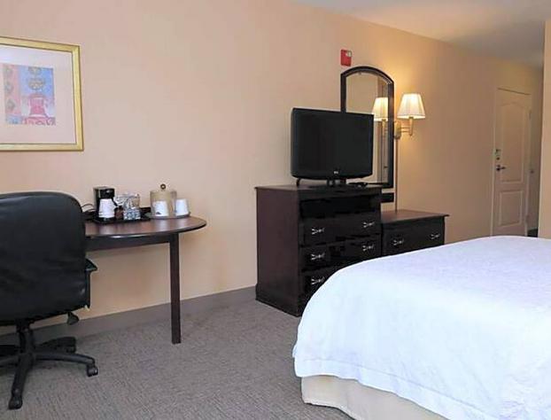Hampton Inn Clinton hotel detail image 3