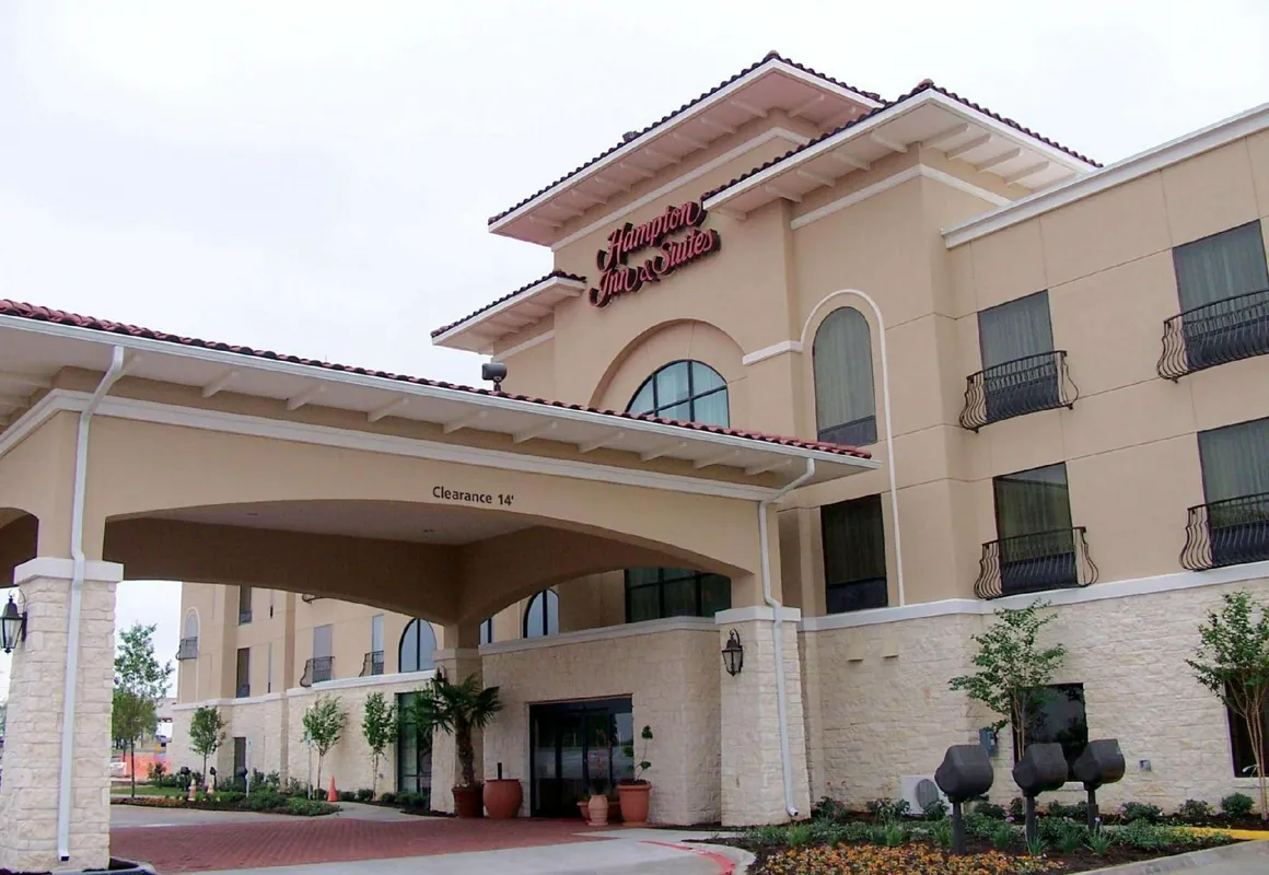 Hampton Inn Suites Del Rio hotel hero