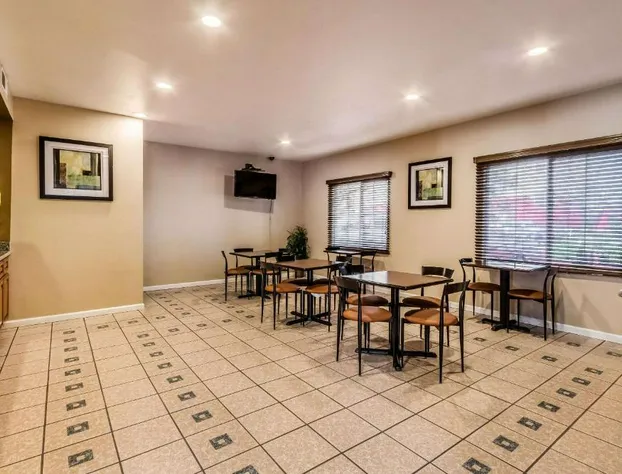 Quality Inn Fresno Near University hotel detail image 4