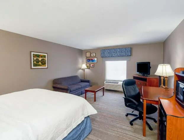 Hampton Inn London-North hotel detail image 3