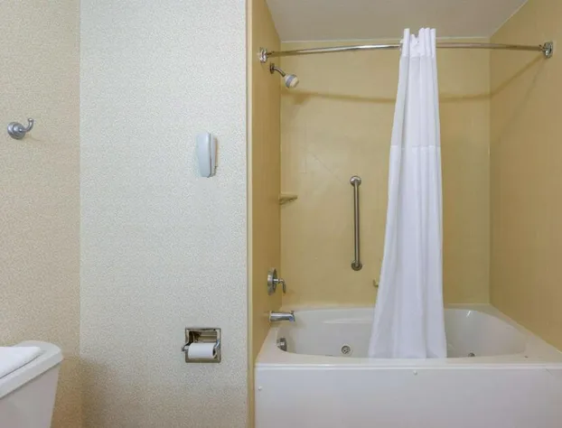 Hampton Inn London-North hotel detail image 4