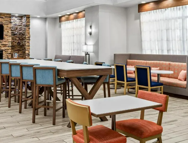 Hampton Inn & Suites Farmington hotel detail image 3