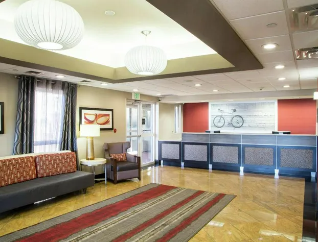 Hampton Inn Oxford-West hotel detail image 3