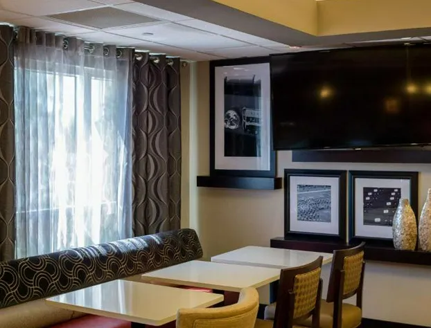 Hampton Inn Oxford-West hotel detail image 4