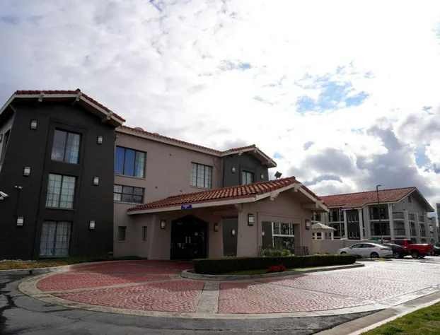 La Quinta Inn by Wyndham Fresno Yosemite hotel detail image 1