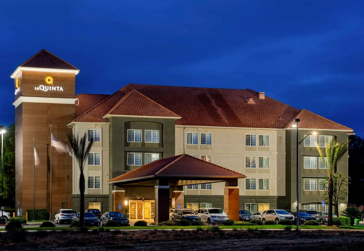 La Quinta Inn & Suites by Wyndham Fresno Riverpark hotel hero