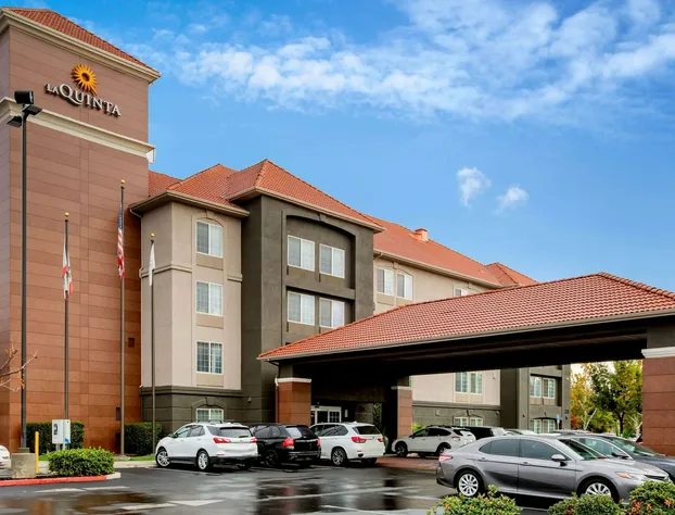 La Quinta Inn & Suites by Wyndham Fresno Riverpark hotel detail image 2