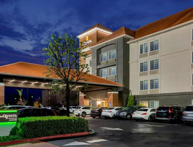 La Quinta Inn & Suites by Wyndham Fresno Riverpark hotel detail image 3