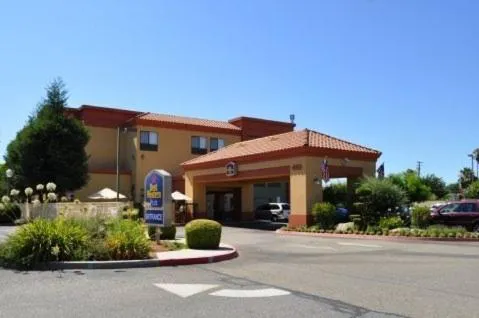 Best Western Plus Fresno Inn hotel hero