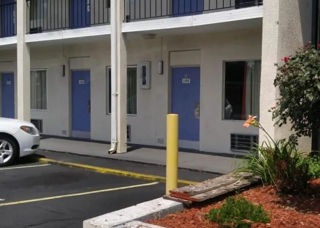 Stay 4 Less hotel hero