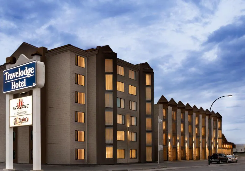 Travelodge by Wyndham Saskatoon hotel hero