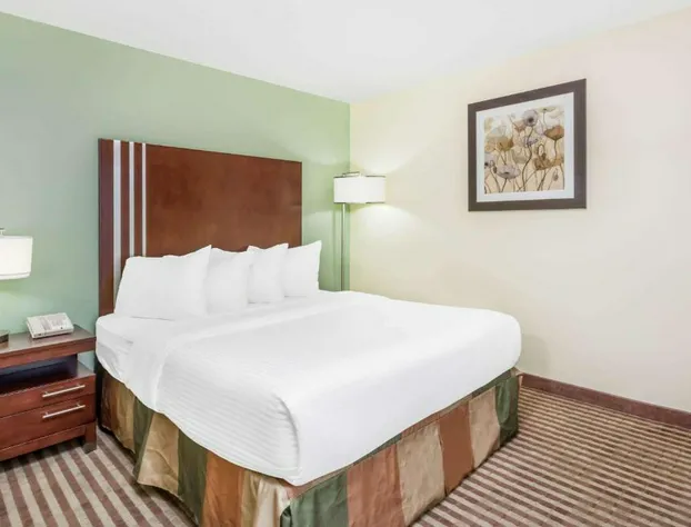 Ramada by Wyndham Carlyle hotel detail image 3