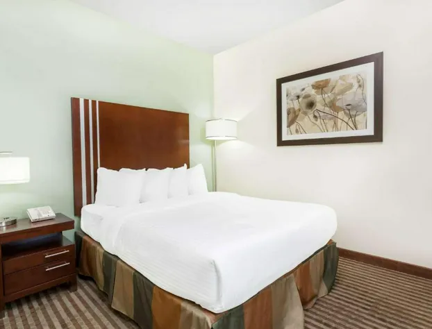 Ramada by Wyndham Carlyle hotel detail image 4