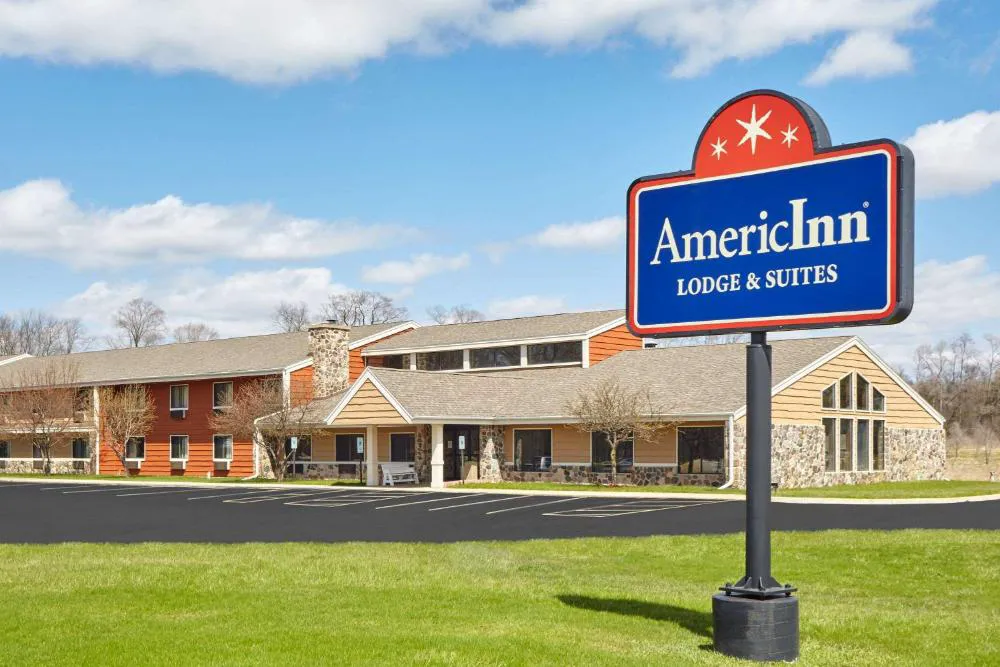 AmericInn by Wyndham Burlington hotel hero