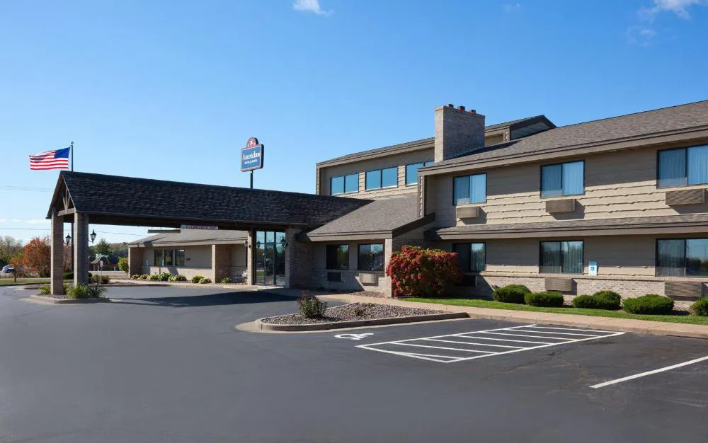 AmericInn by Wyndham Eau Claire hotel hero