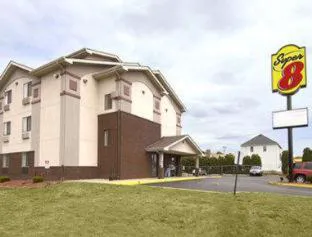 Super 8 by Wyndham New Castle hotel detail image 1