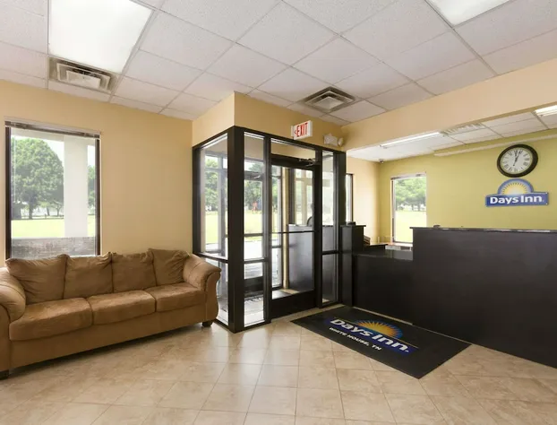 Days Inn by Wyndham White House hotel detail image 1