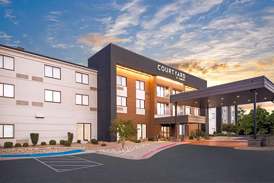 Courtyard by Marriott El Paso Airport hotel hero