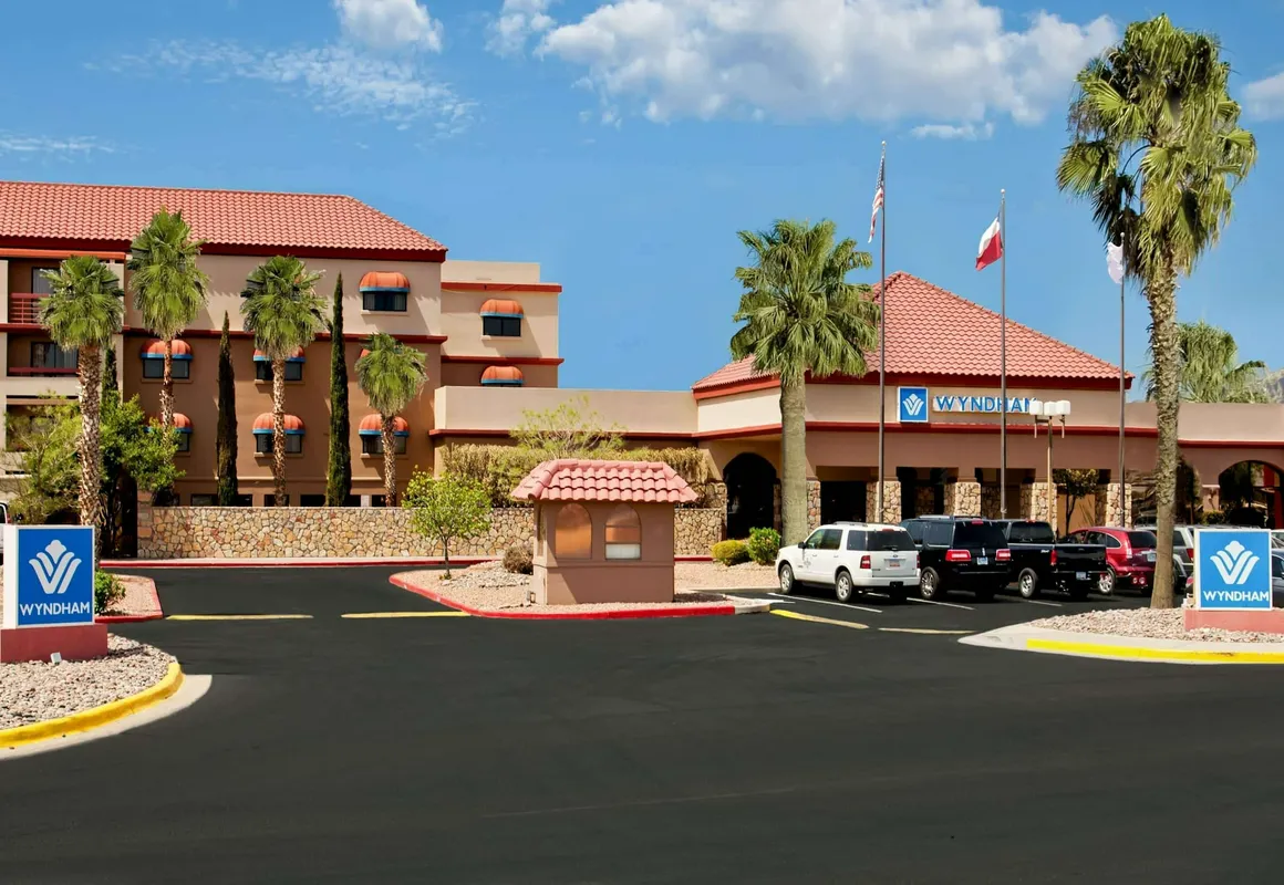 Wyndham El Paso Airport Hotel & Waterpark hotel hero