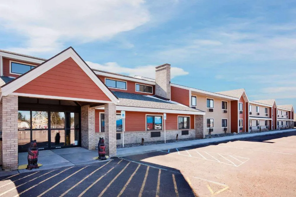 AmericInn by Wyndham Ironwood hotel hero
