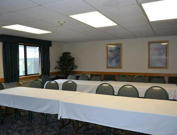 Cobblestone Hotel & Suites – Wisconsin Rapids hotel detail image 1