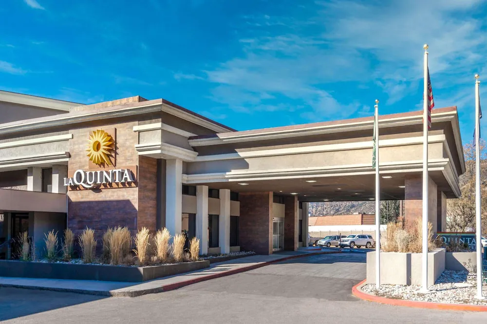 La Quinta Inn & Suites by Wyndham Glenwood Springs hotel hero