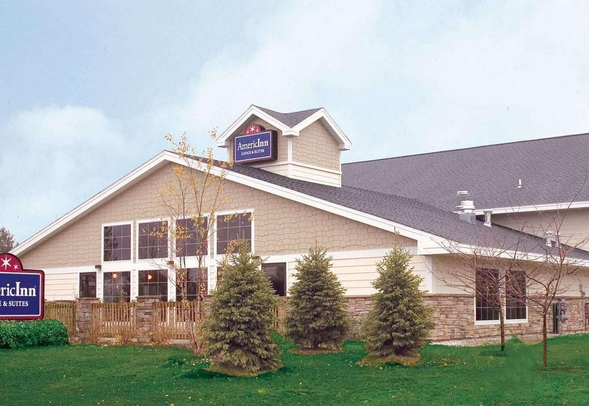 AmericInn by Wyndham Charlevoix hotel hero