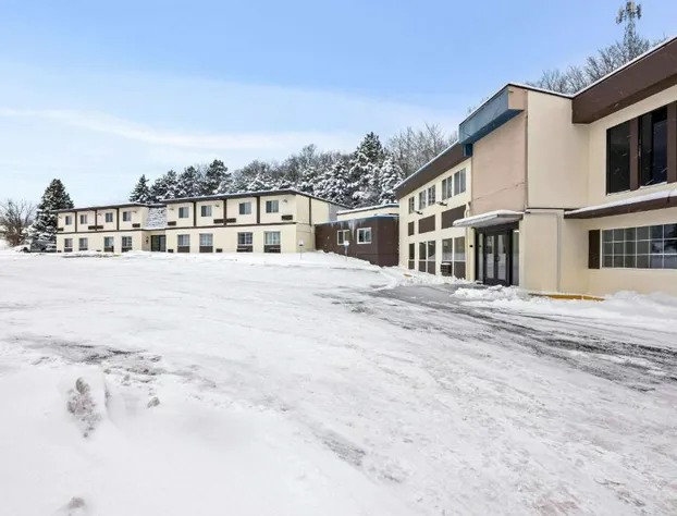 Econo Lodge Manistee hotel detail image 2