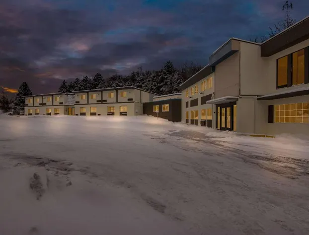 Econo Lodge Manistee hotel detail image 4