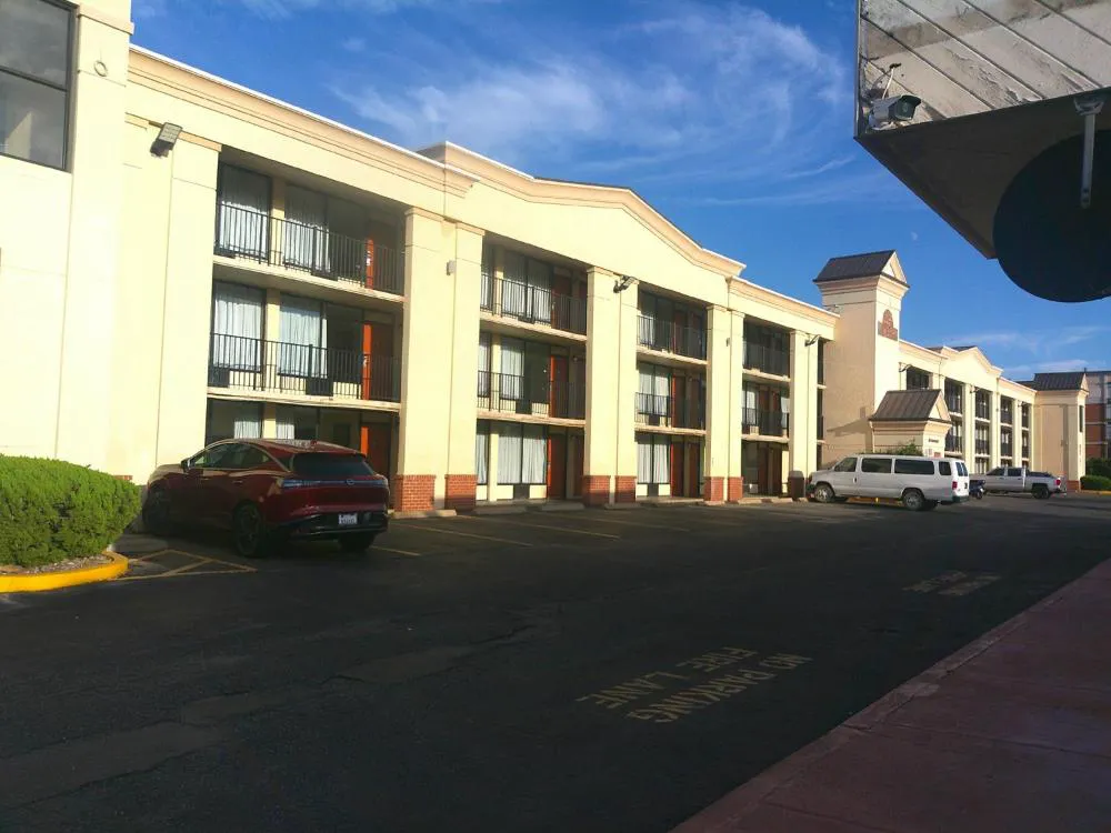 Red Roof Inn Hampton Coliseum. hotel hero