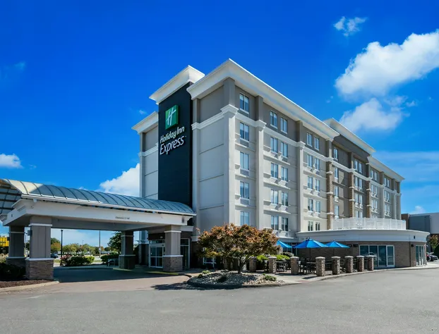 Holiday Inn Express Hampton - Coliseum Central by IHG hotel detail image 1