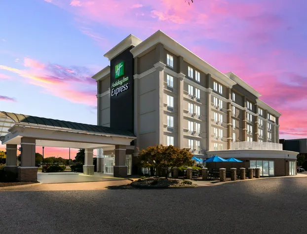 Holiday Inn Express Hampton - Coliseum Central by IHG hotel detail image 2
