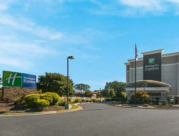 Holiday Inn Express Hampton - Coliseum Central by IHG hotel detail image 3