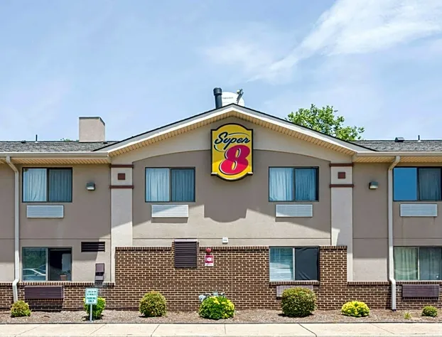 Super 8 by Wyndham Hampton hotel detail image 1