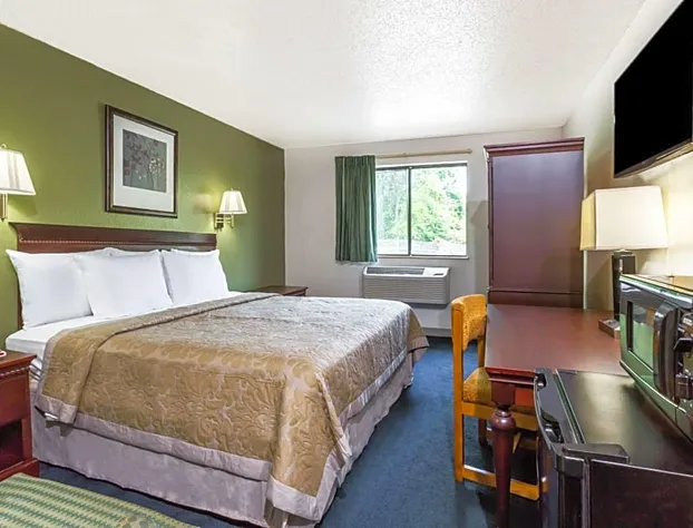 Super 8 by Wyndham Hampton hotel detail image 3