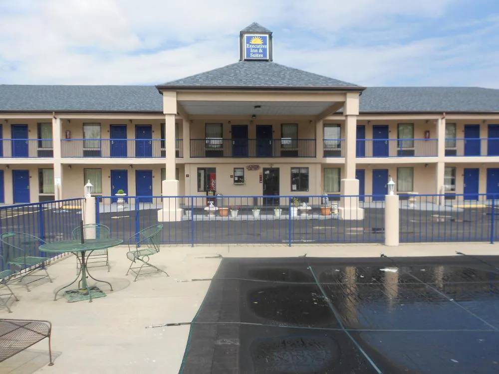 Executive Inn & Suites - Covington hotel hero