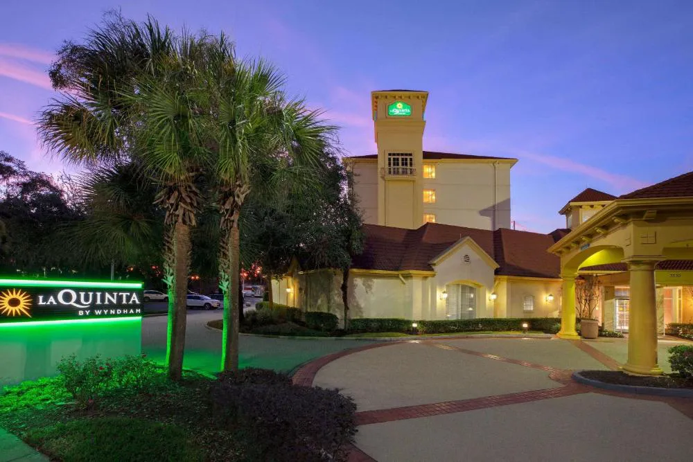 La Quinta Inn & Suites by Wyndham Ocala hotel hero