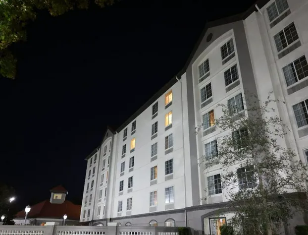 La Quinta Inn & Suites by Wyndham Ocala hotel detail image 1