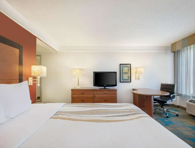 La Quinta Inn & Suites by Wyndham Ocala hotel detail image 4